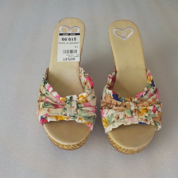 SOLD Multi Color Fabric Platform Sandals NEW - Picture 6 of 8